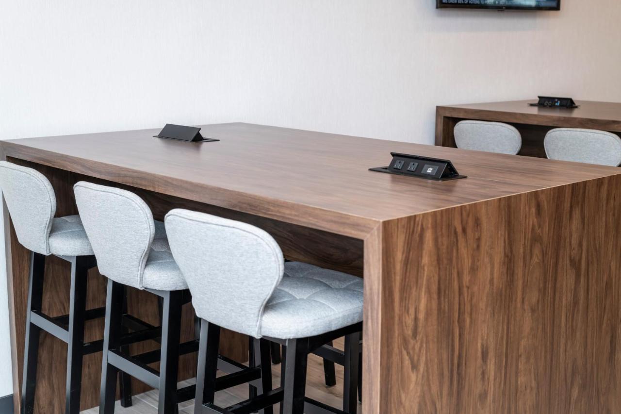Comfort Inn & Suites Carleton Place Экстерьер фото