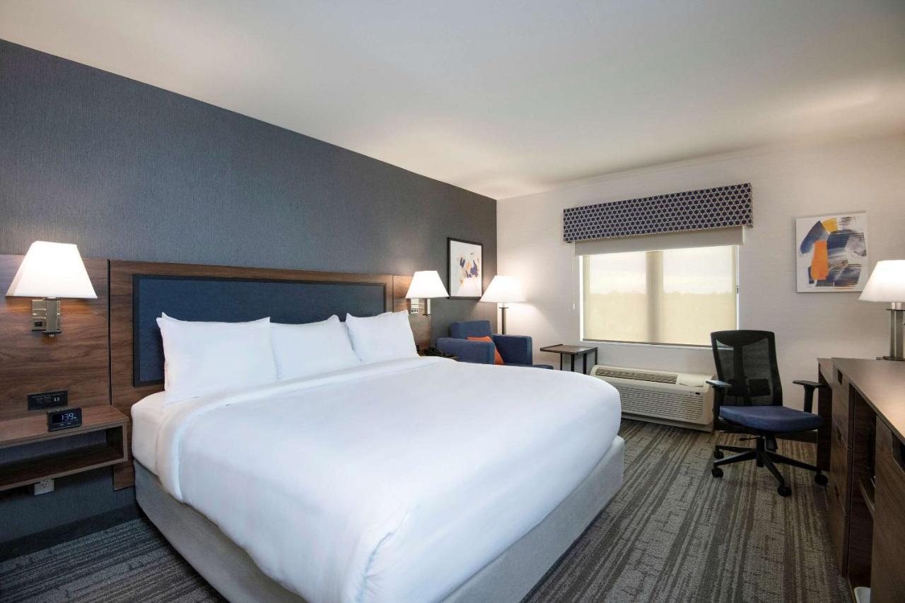 Comfort Inn & Suites Carleton Place Экстерьер фото