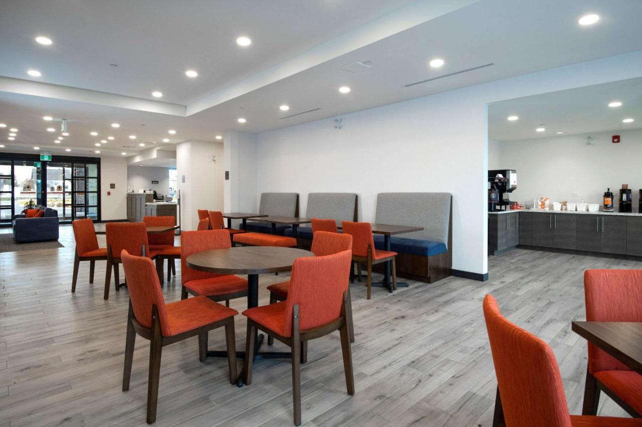 Comfort Inn & Suites Carleton Place Экстерьер фото