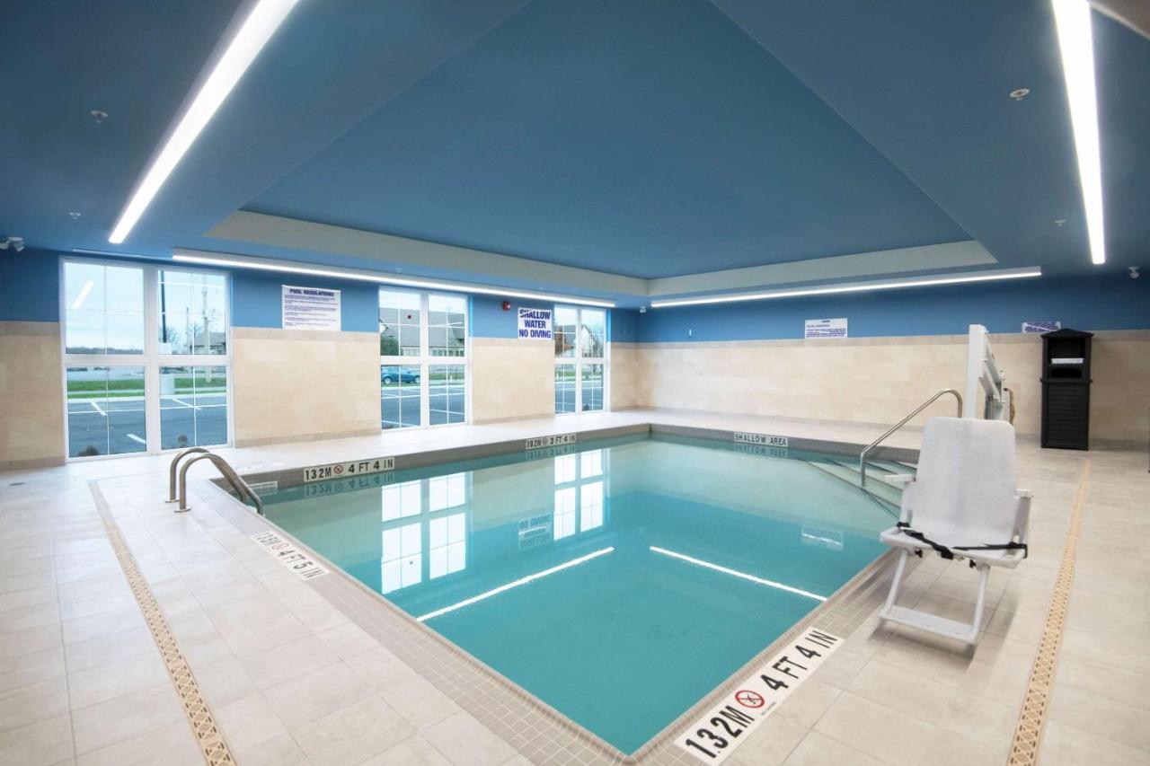 Comfort Inn & Suites Carleton Place Экстерьер фото