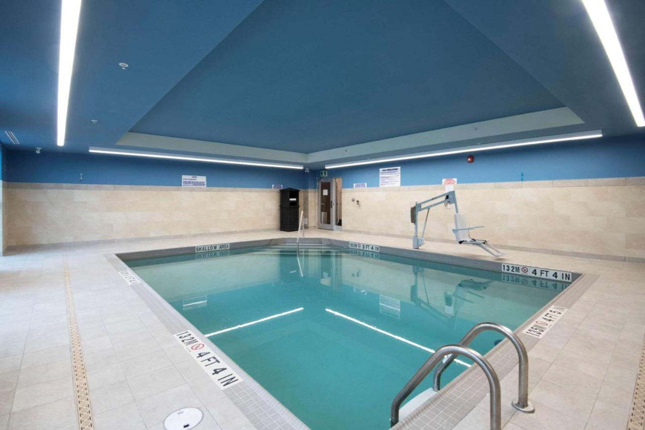 Comfort Inn & Suites Carleton Place Экстерьер фото